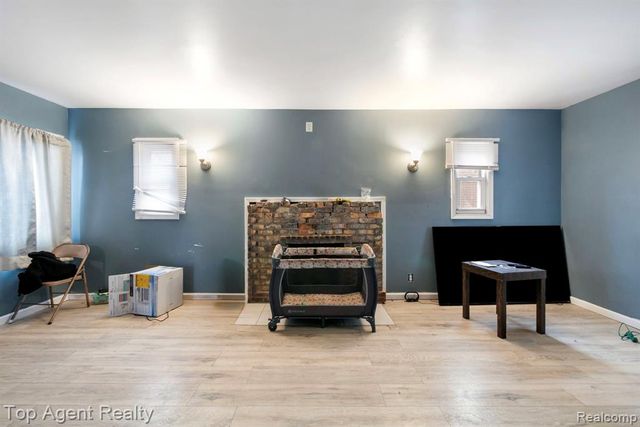 9911 Beaconsfield Street, Detroit, MI 48224