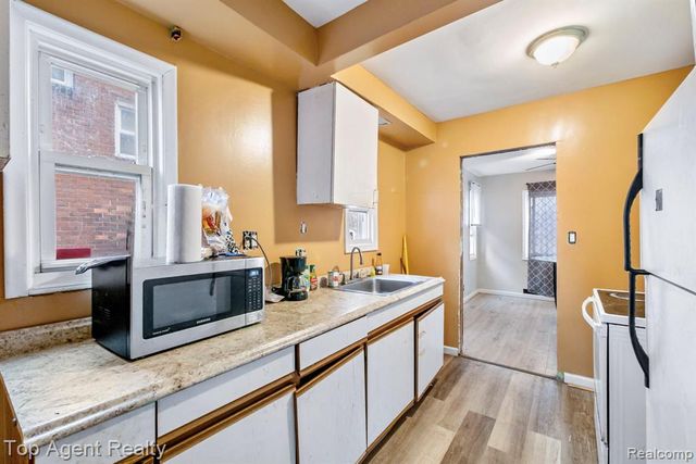 9911 Beaconsfield Street, Detroit, MI 48224