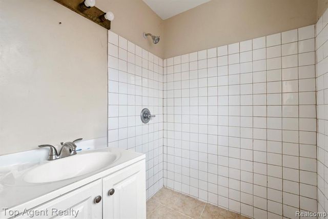 9911 Beaconsfield Street, Detroit, MI 48224