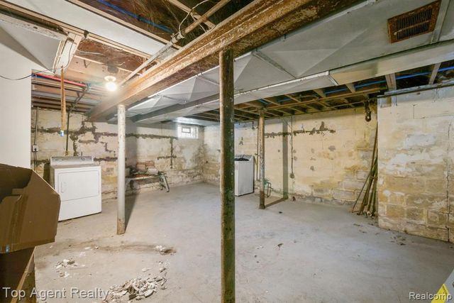 9911 Beaconsfield Street, Detroit, MI 48224