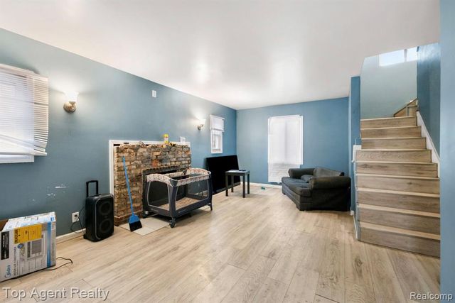 9911 Beaconsfield Street, Detroit, MI 48224