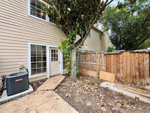 2002 Gentryside Drive 103, Houston, TX 77077