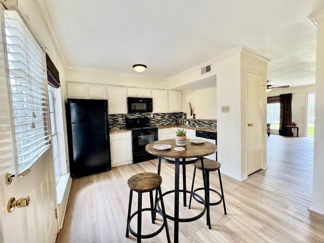 2002 Gentryside Drive 103, Houston, TX 77077