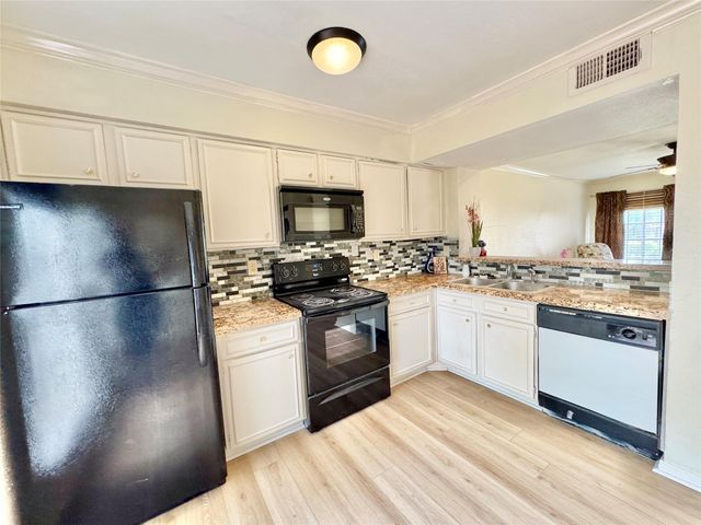 2002 Gentryside Drive 103, Houston, TX 77077
