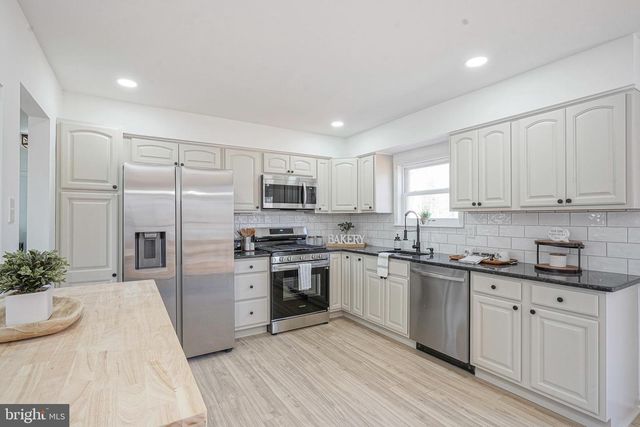 402 HOLLY DR, Atco, NJ 08004