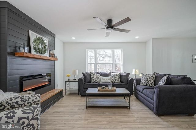 402 HOLLY DR, Atco, NJ 08004