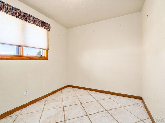 4007 Hillside Dr, Pueblo, CO 81008