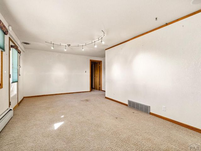 4007 Hillside Dr, Pueblo, CO 81008