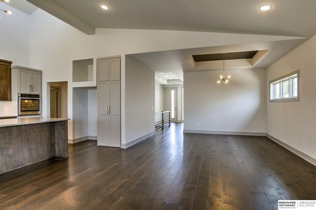 20001 R Street, Omaha, NE 68135