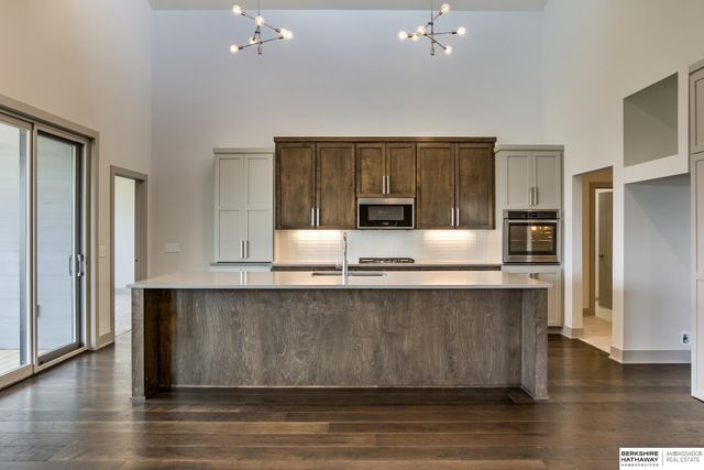 20001 R Street, Omaha, NE 68135