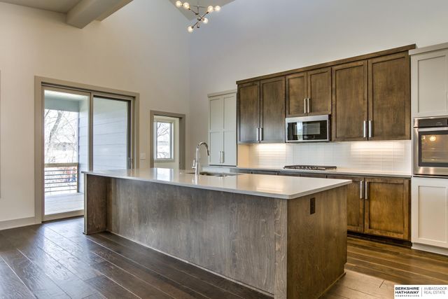 20001 R Street, Omaha, NE 68135
