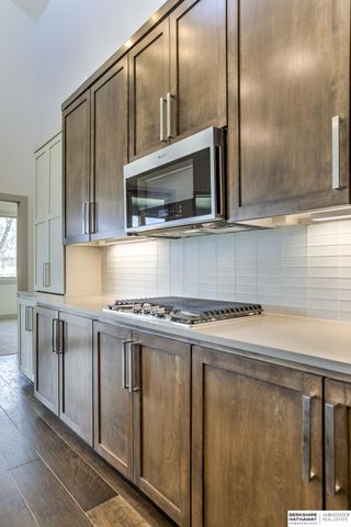 20001 R Street, Omaha, NE 68135