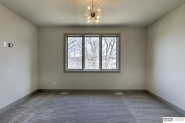 20001 R Street, Omaha, NE 68135