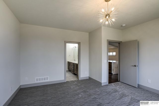 20001 R Street, Omaha, NE 68135