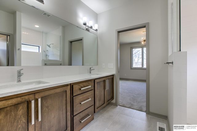 20001 R Street, Omaha, NE 68135
