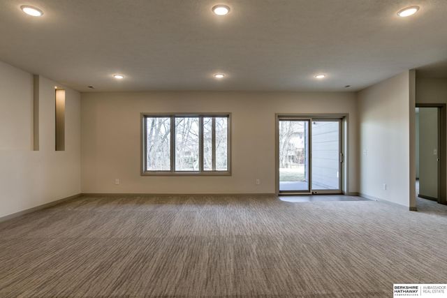 20001 R Street, Omaha, NE 68135