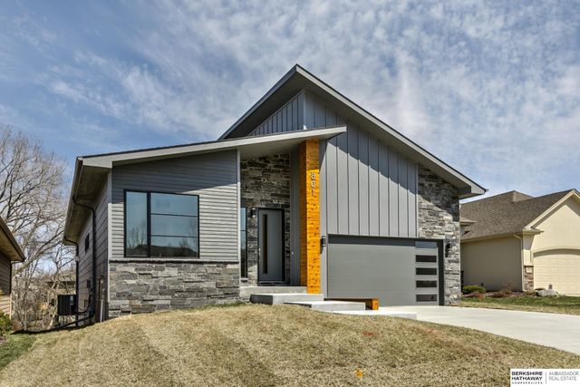 20001 R Street, Omaha, NE 68135