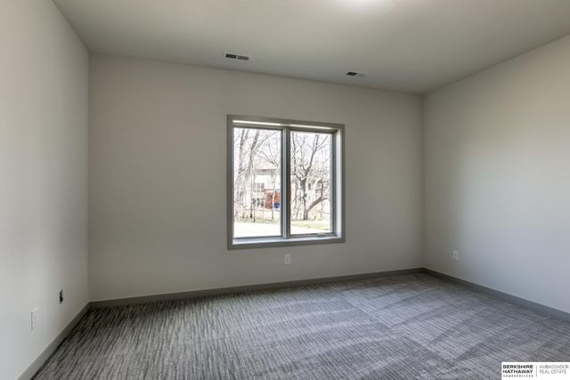 20001 R Street, Omaha, NE 68135