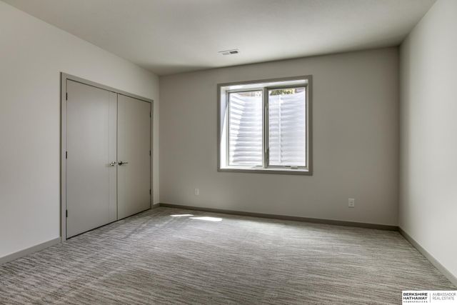 20001 R Street, Omaha, NE 68135
