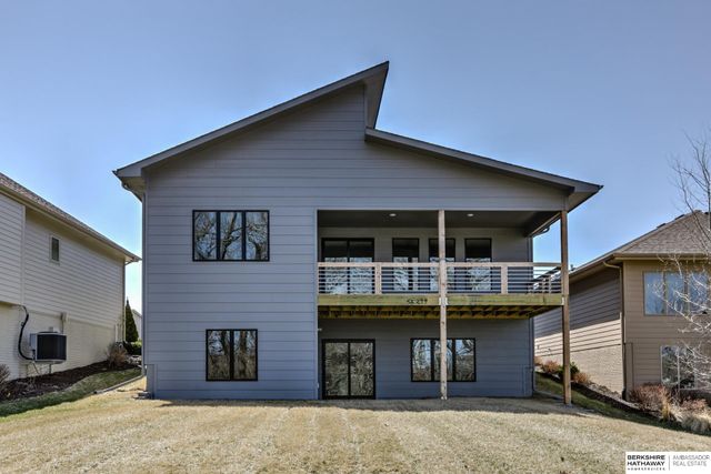 20001 R Street, Omaha, NE 68135