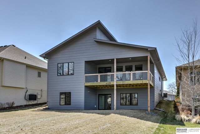 20001 R Street, Omaha, NE 68135