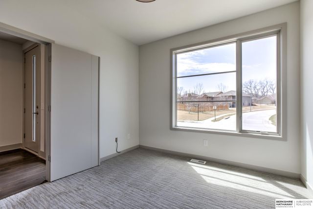 20001 R Street, Omaha, NE 68135
