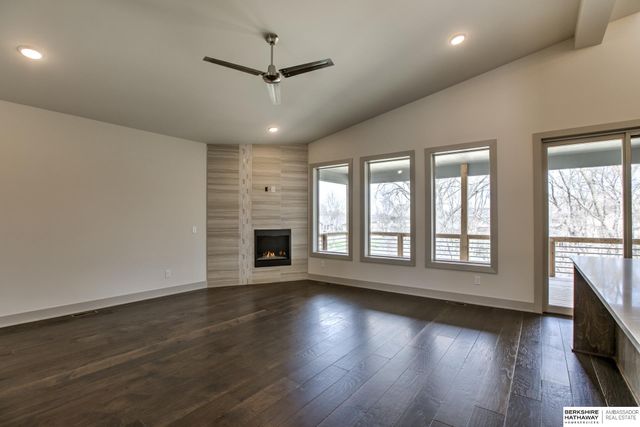 20001 R Street, Omaha, NE 68135