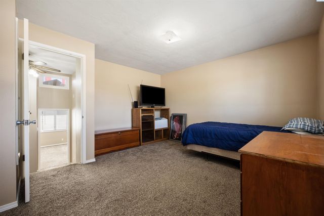 218 N Underwood St, Kennewick, WA 99337