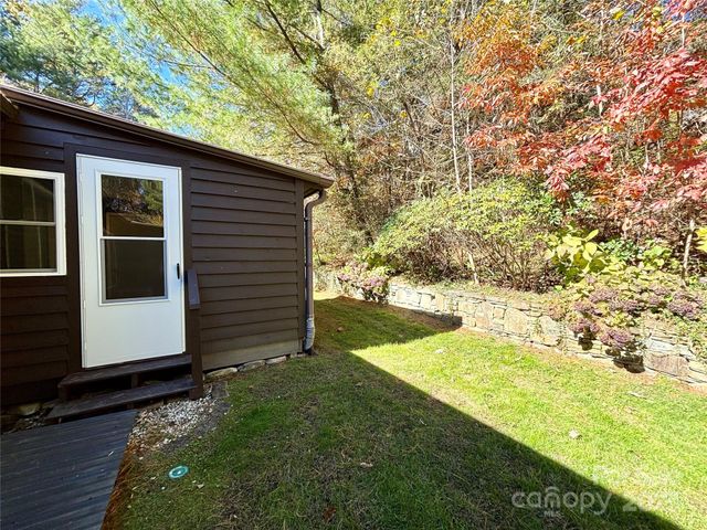 21 Loganwood Lane, Etowah, NC 28729