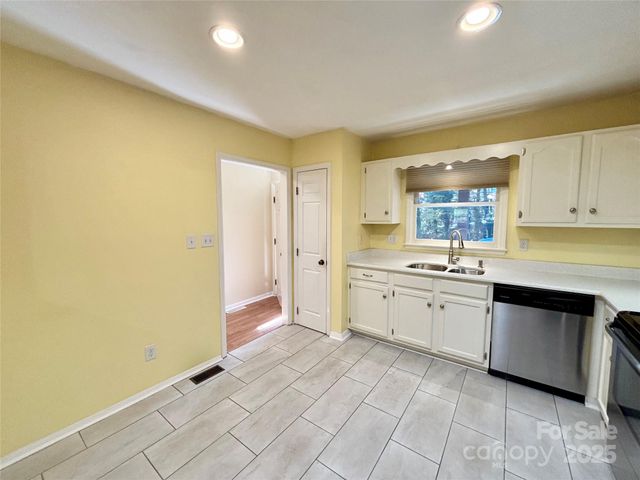 21 Loganwood Lane, Etowah, NC 28729