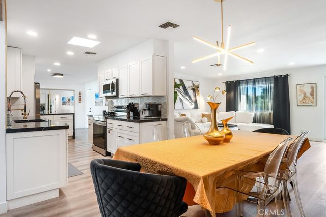 1980 E Rochelle Road, Palm Springs, CA 92262