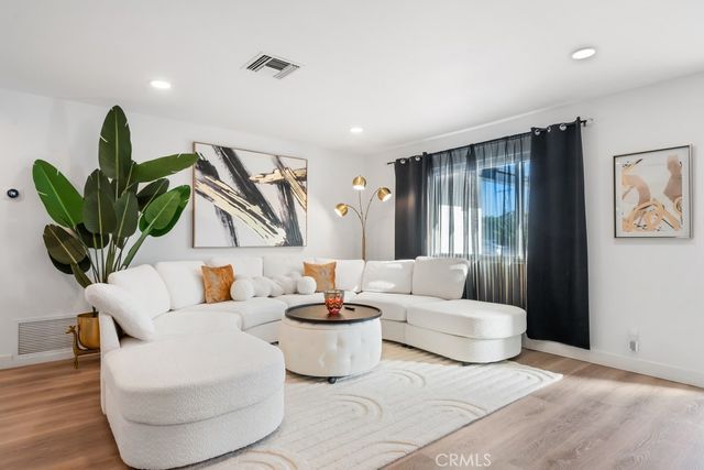 1980 E Rochelle Road, Palm Springs, CA 92262