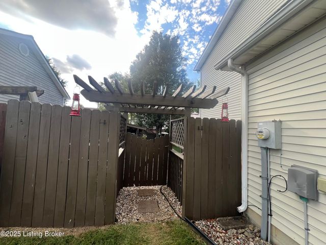 507 Matterhorn Dr, Shelbyville, KY 40065