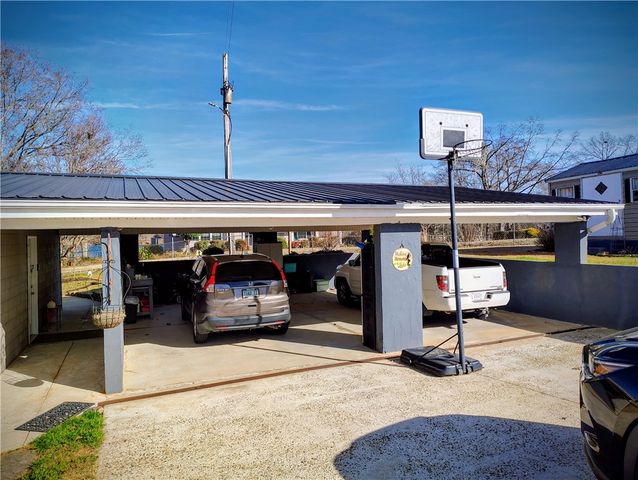 221 First Avenue, Iva, SC 29655