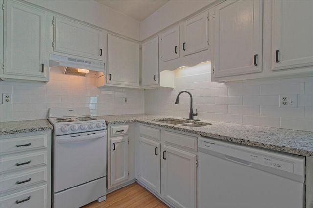 3004 Whisper Oaks LN D, Georgetown, TX 78628