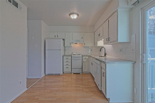 3004 Whisper Oaks LN D, Georgetown, TX 78628