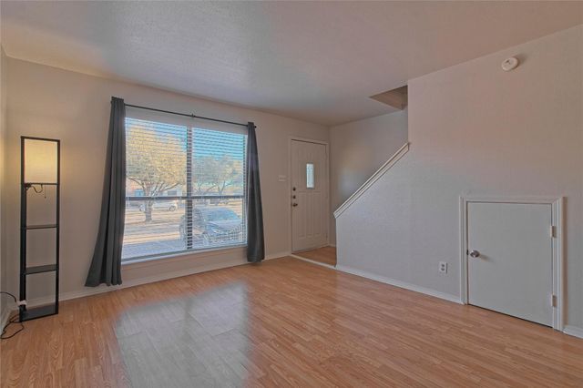 3004 Whisper Oaks LN D, Georgetown, TX 78628