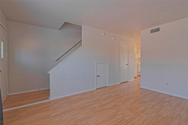 3004 Whisper Oaks LN D, Georgetown, TX 78628