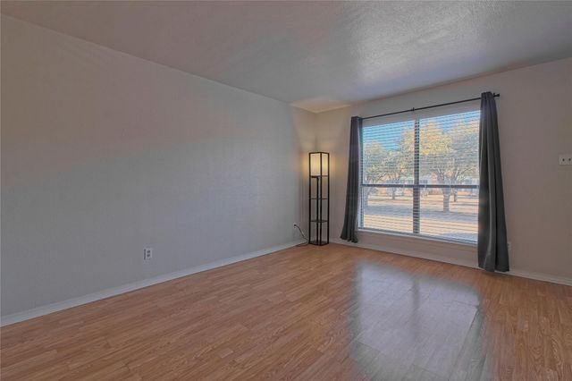 3004 Whisper Oaks LN D, Georgetown, TX 78628