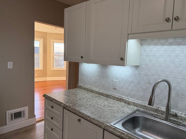 630 Metropolitan Ave 3, Boston, MA 02136