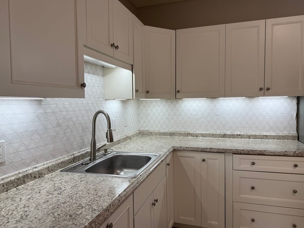 630 Metropolitan Ave 3, Boston, MA 02136