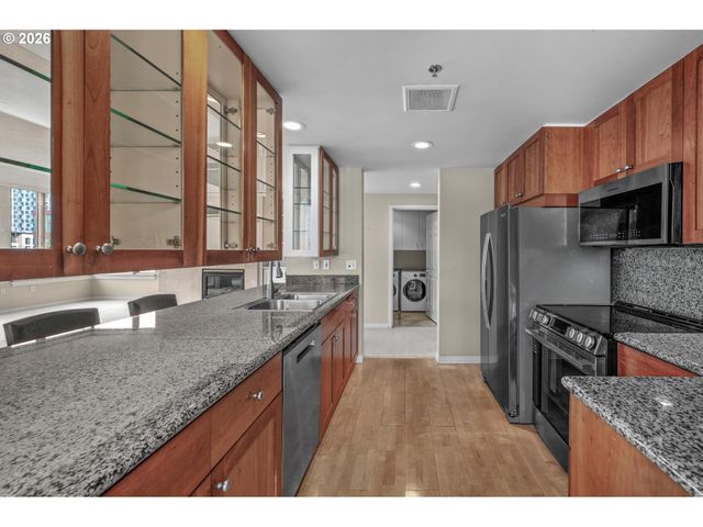 1132 Sw 19TH Ave 411, Portland, OR 97205