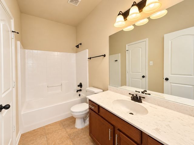 1426 Ravenwood Drive, Mansfield, TX 76063