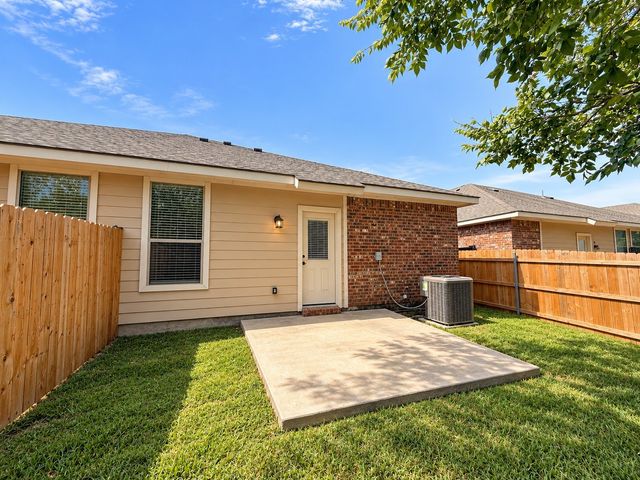 1426 Ravenwood Drive, Mansfield, TX 76063