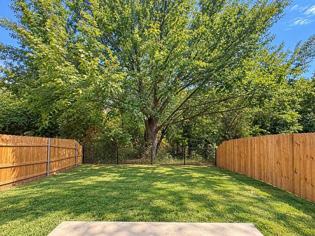 1426 Ravenwood Drive, Mansfield, TX 76063