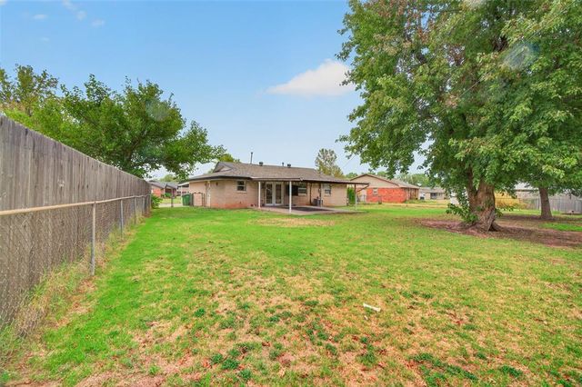 212 Vine Street, Yukon, OK 73099