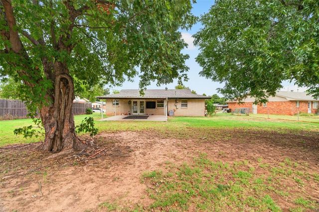 212 Vine Street, Yukon, OK 73099