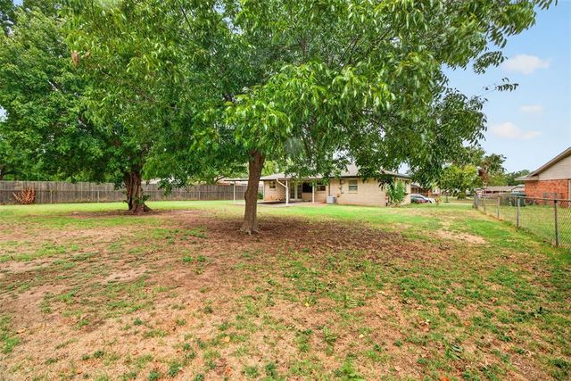 212 Vine Street, Yukon, OK 73099