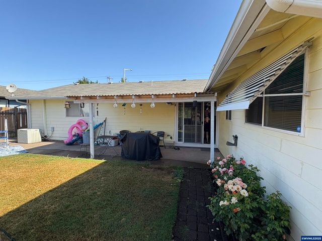 4842 Swegle Rd NE, Salem, OR 97301