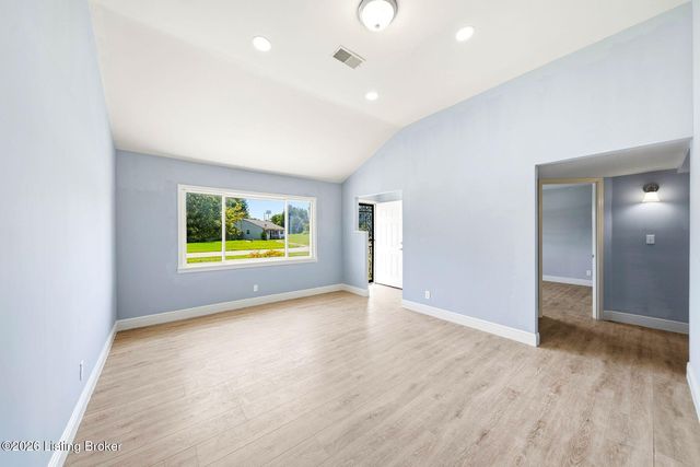 6903 Dunkirk Ln, Louisville, KY 40272